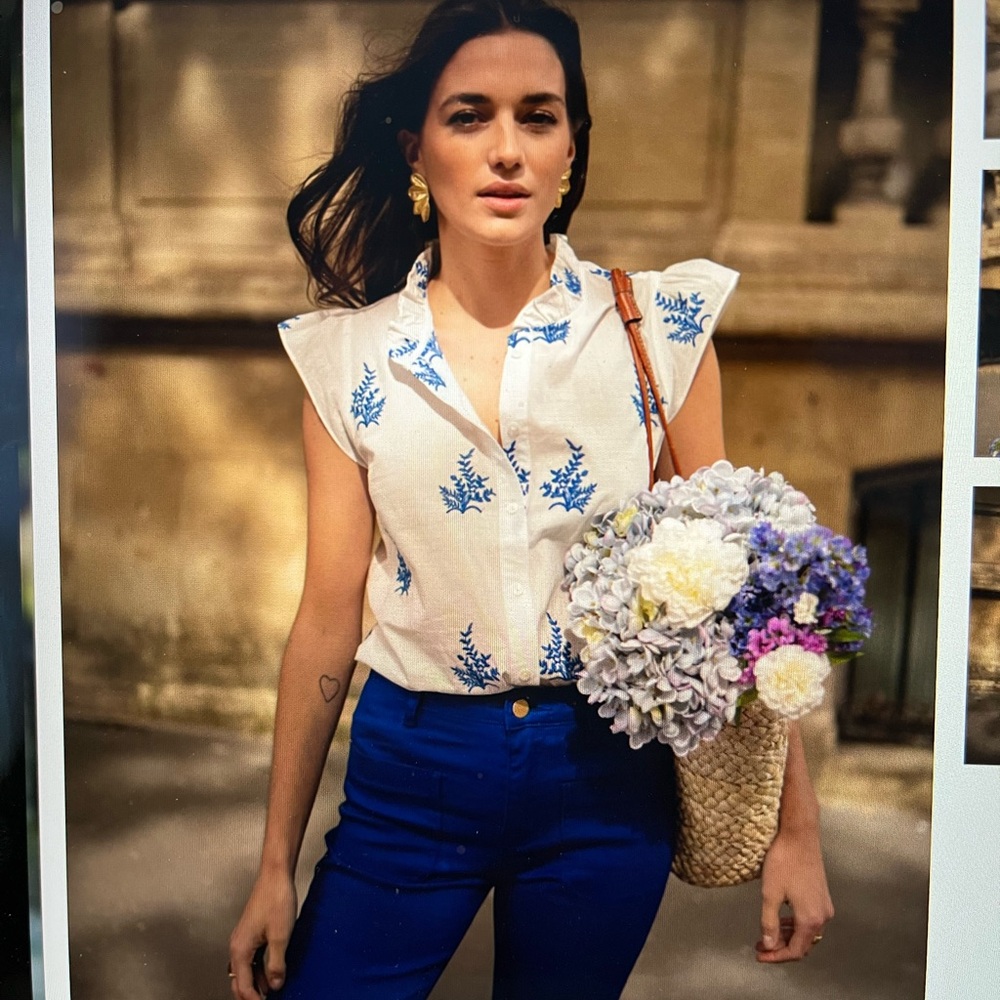 Floral Embroidered Sleeveless Blouse